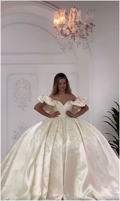 G21-031 Vestido de novia princesa de encaje marfil con cola capilla