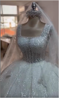 G21-021 Vestido de novia de encaje marfil línea A con cola capilla