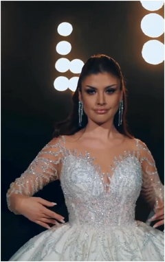 G21-091 Vestido de novia princesa de encaje marfil con cola capilla