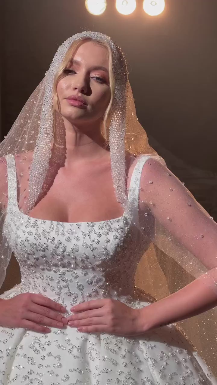 G21-133A - Vestido de novia princesa de encaje marfil con pedrería