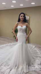 G21-115A - Vestido de novia princesa de encaje marfil con pedrería