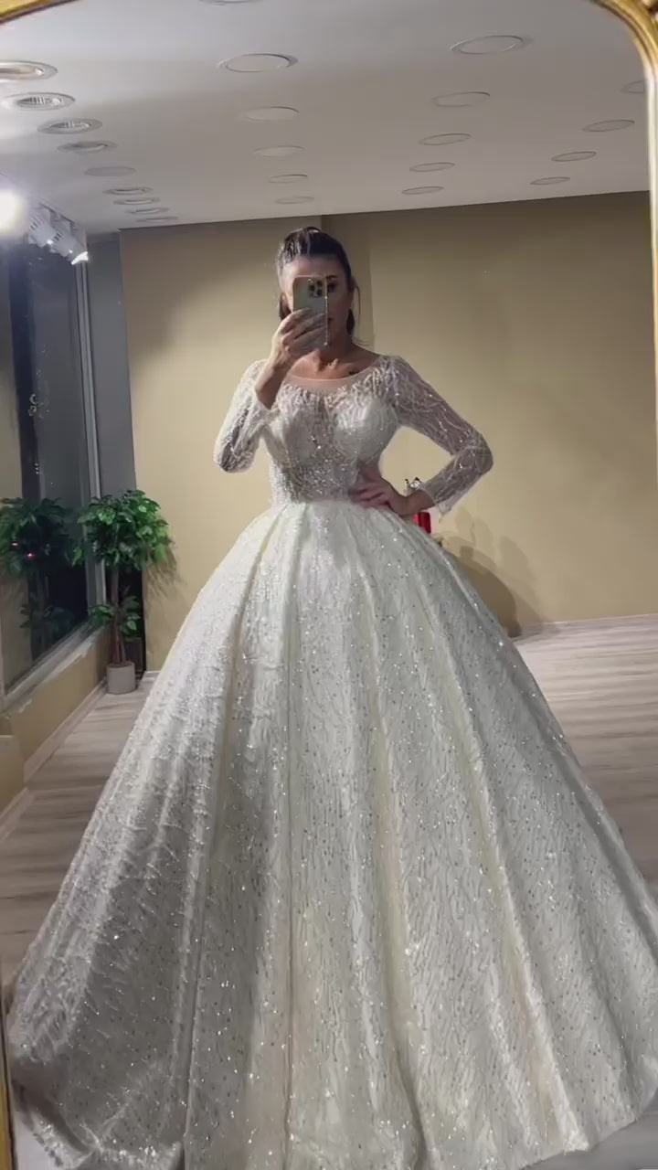G21-137A - Vestido de novia princesa de encaje marfil suave con pedrería