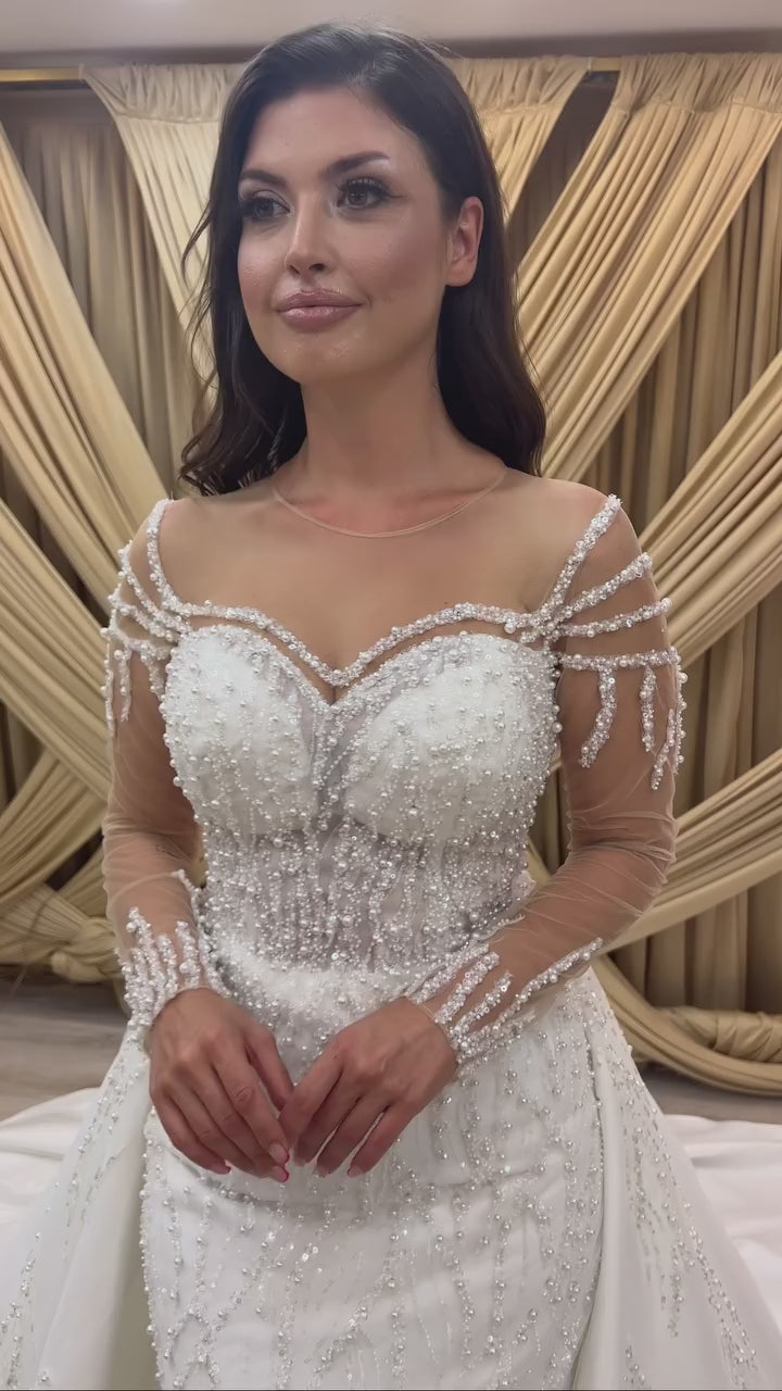 G21-085A - Vestido de novia princesa de encaje marfil con pedrería