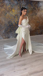 G21-123A - Vestido de novia princesa de encaje marfil con pedrería