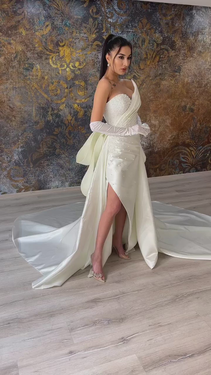 G21-123A - Vestido de novia princesa de encaje marfil con pedrería