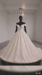 G21-066 Vestido de novia princesa de encaje marfil con cola capilla