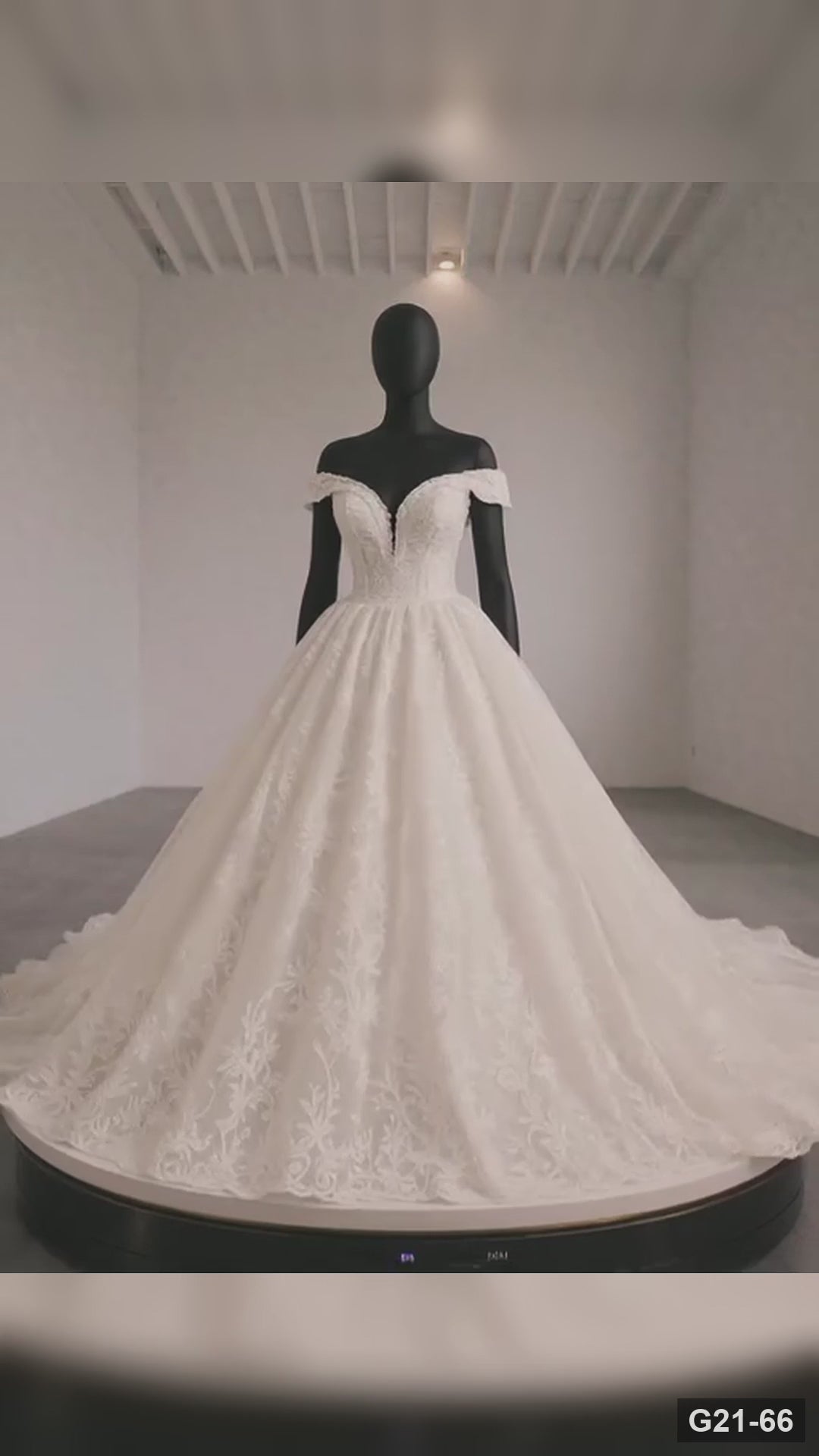 G21-066 Vestido de novia princesa de encaje marfil con cola capilla