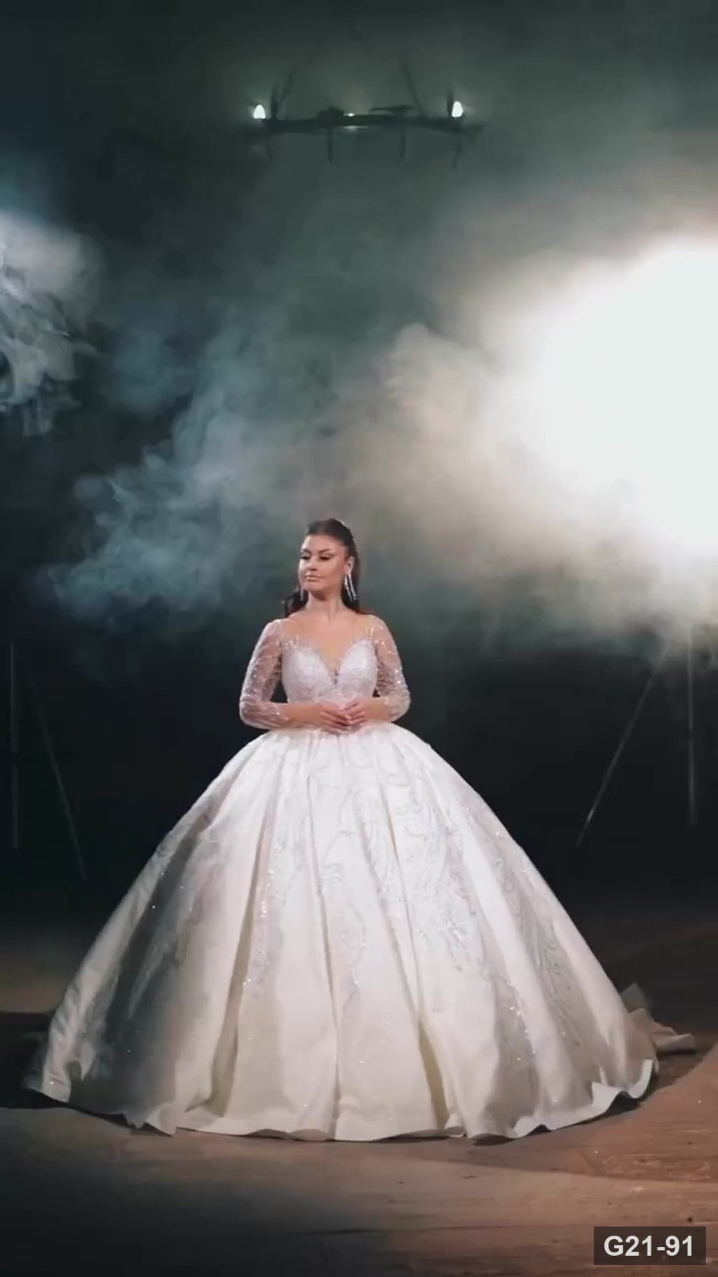 G21-091 Vestido de novia princesa de encaje marfil con cola capilla
