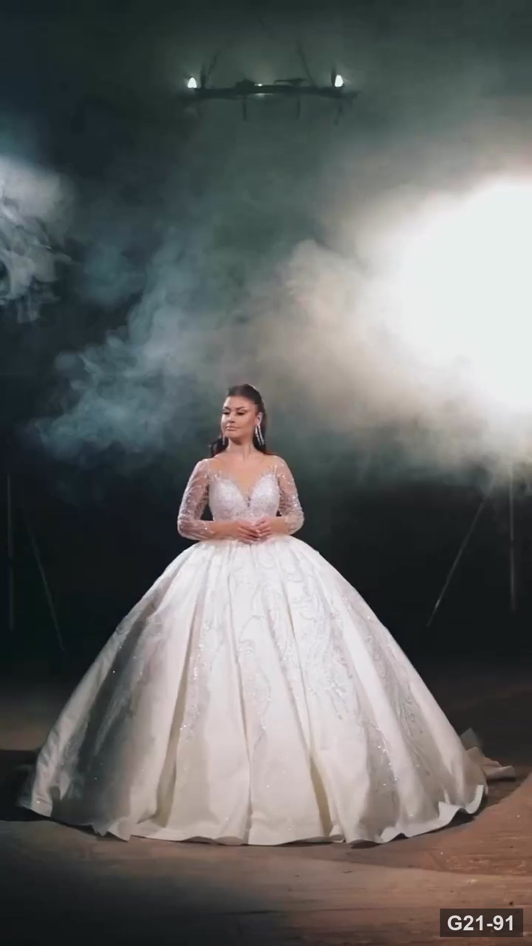 G21-091 Vestido de novia princesa de encaje marfil con cola capilla