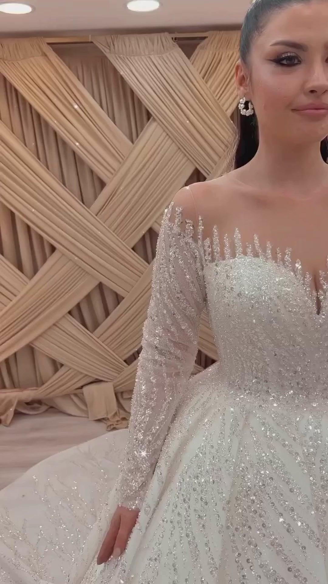 G21-113 Vestido de novia princesa de encaje marfil con cola capilla
