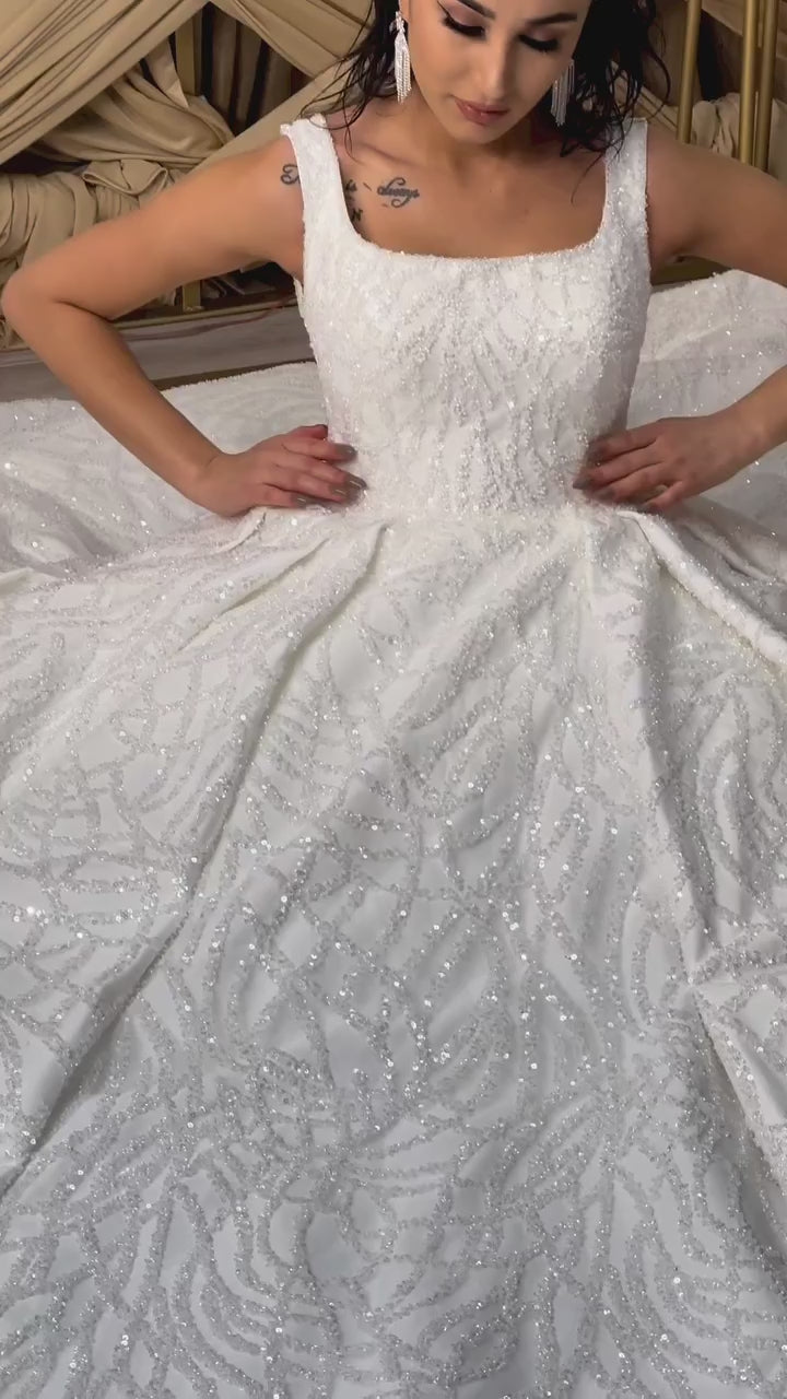 G21-119A - Vestido de novia princesa de encaje marfil con pedrería