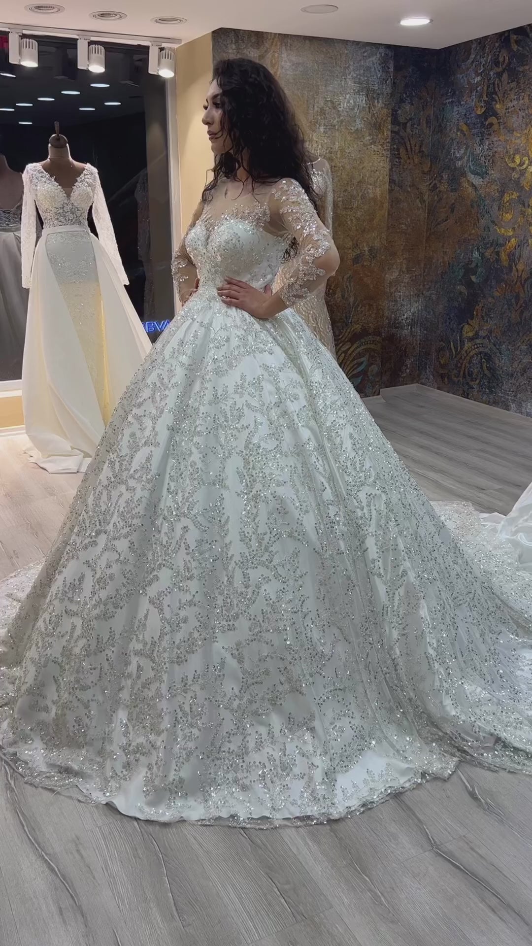 G21-135A - Vestido de novia princesa de encaje marfil suave con pedrería
