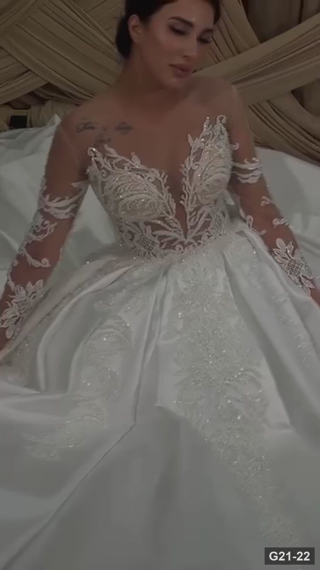 G21-022 Vestido de novia princesa de encaje marfil con cola capilla