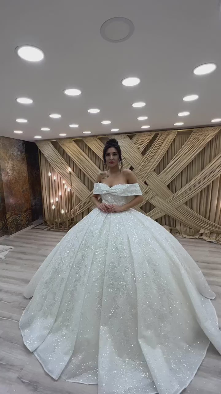 G21-128A - Vestido de novia princesa de encaje marfil suave con pedrería