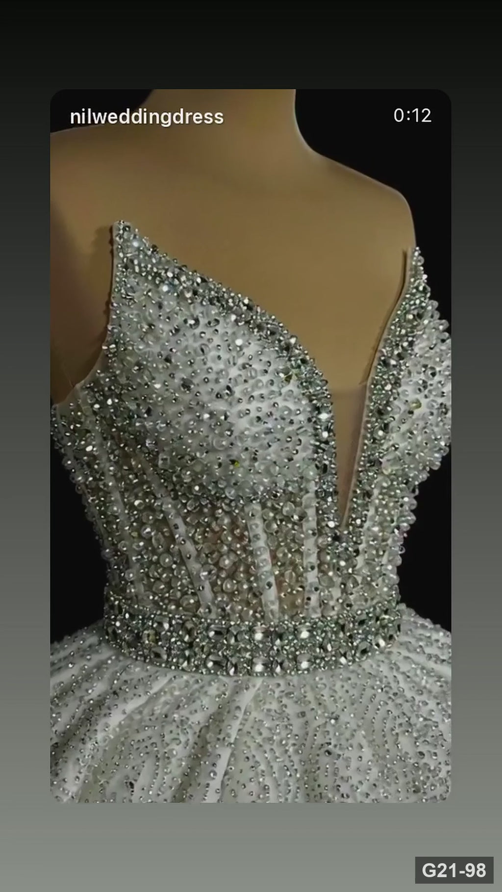 G21-098 Vestido de novia princesa de encaje marfil con cola capilla