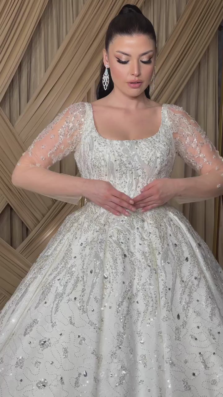 G21-120A - Vestido de novia princesa de encaje marfil con pedrería