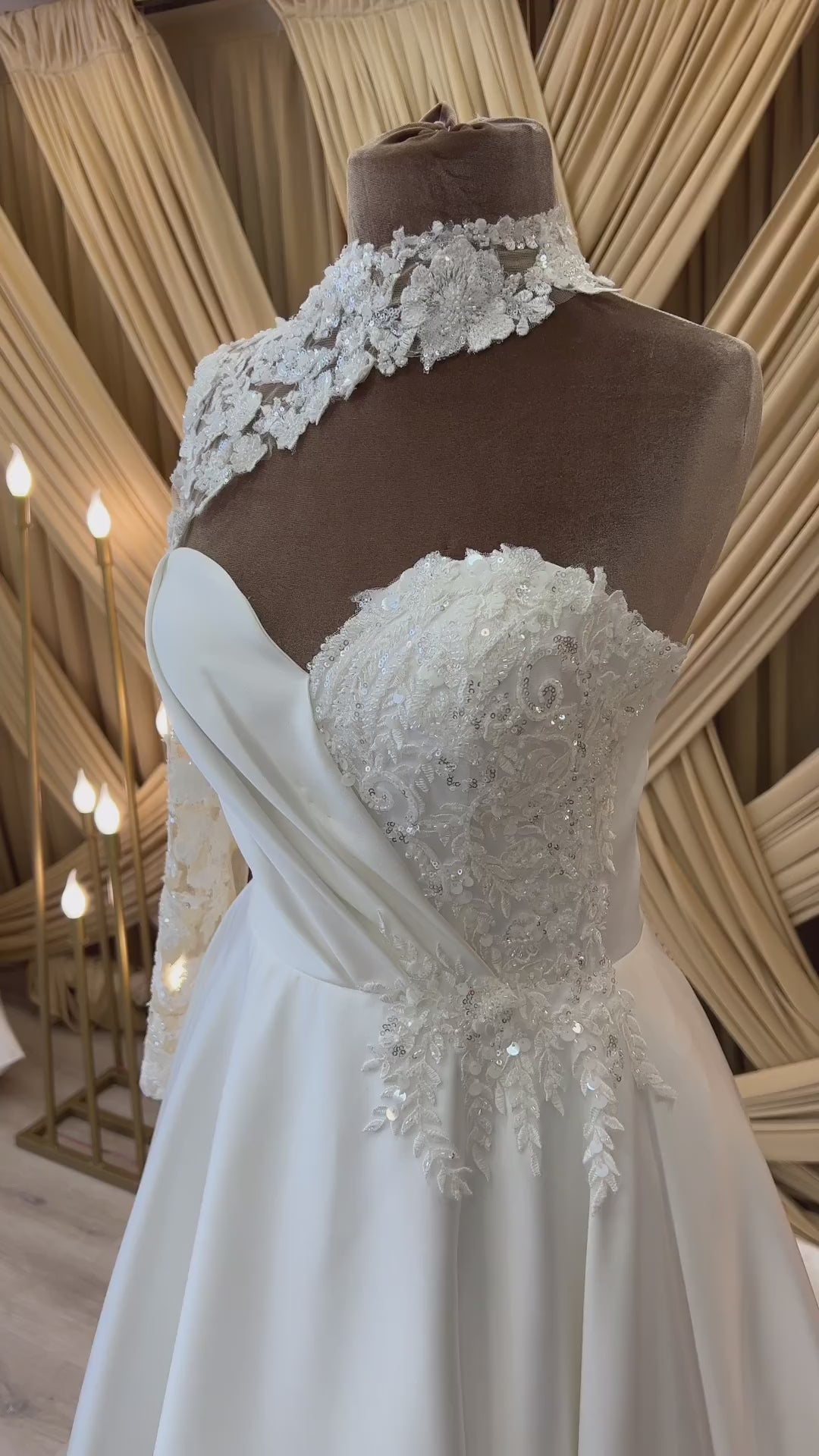 G21-098A - Vestido de novia princesa de encaje marfil con pedrería