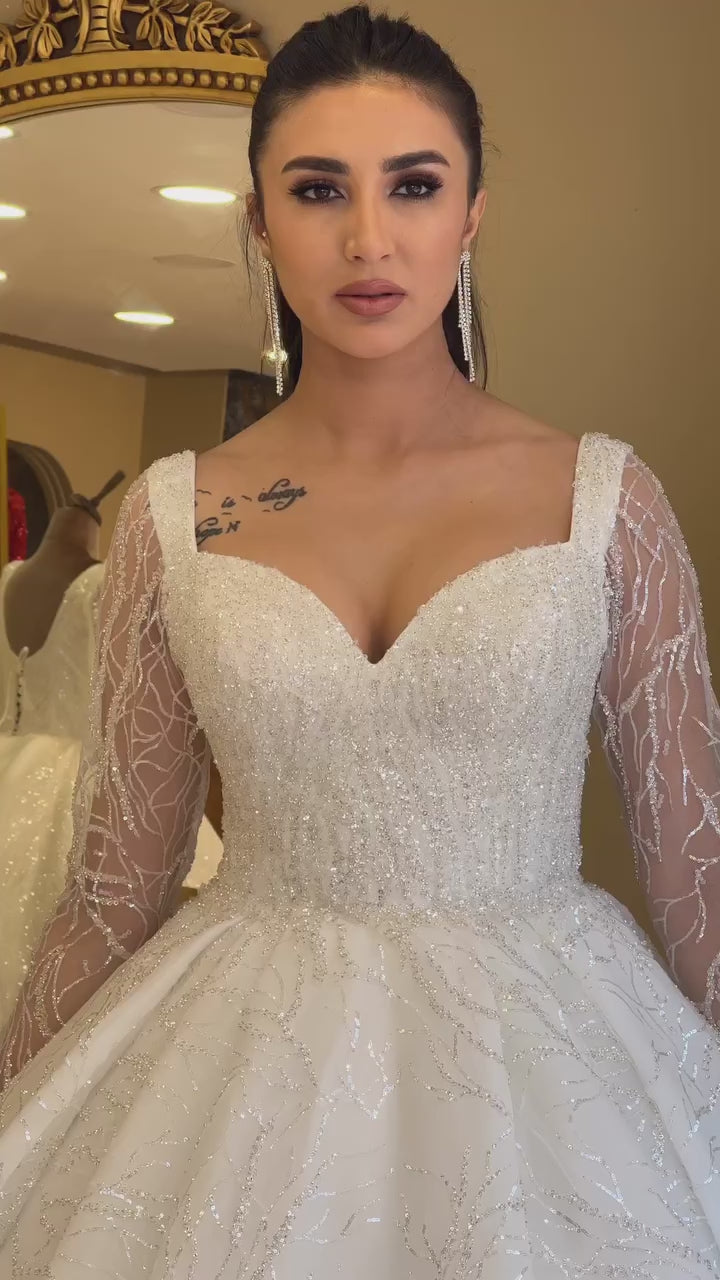 G21-105A - Vestido de novia princesa de encaje marfil con pedrería