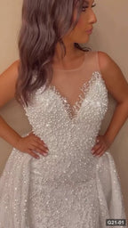 G21-001 Marfil Línea A Encaje Vestido de novia con escote en V con cola capilla