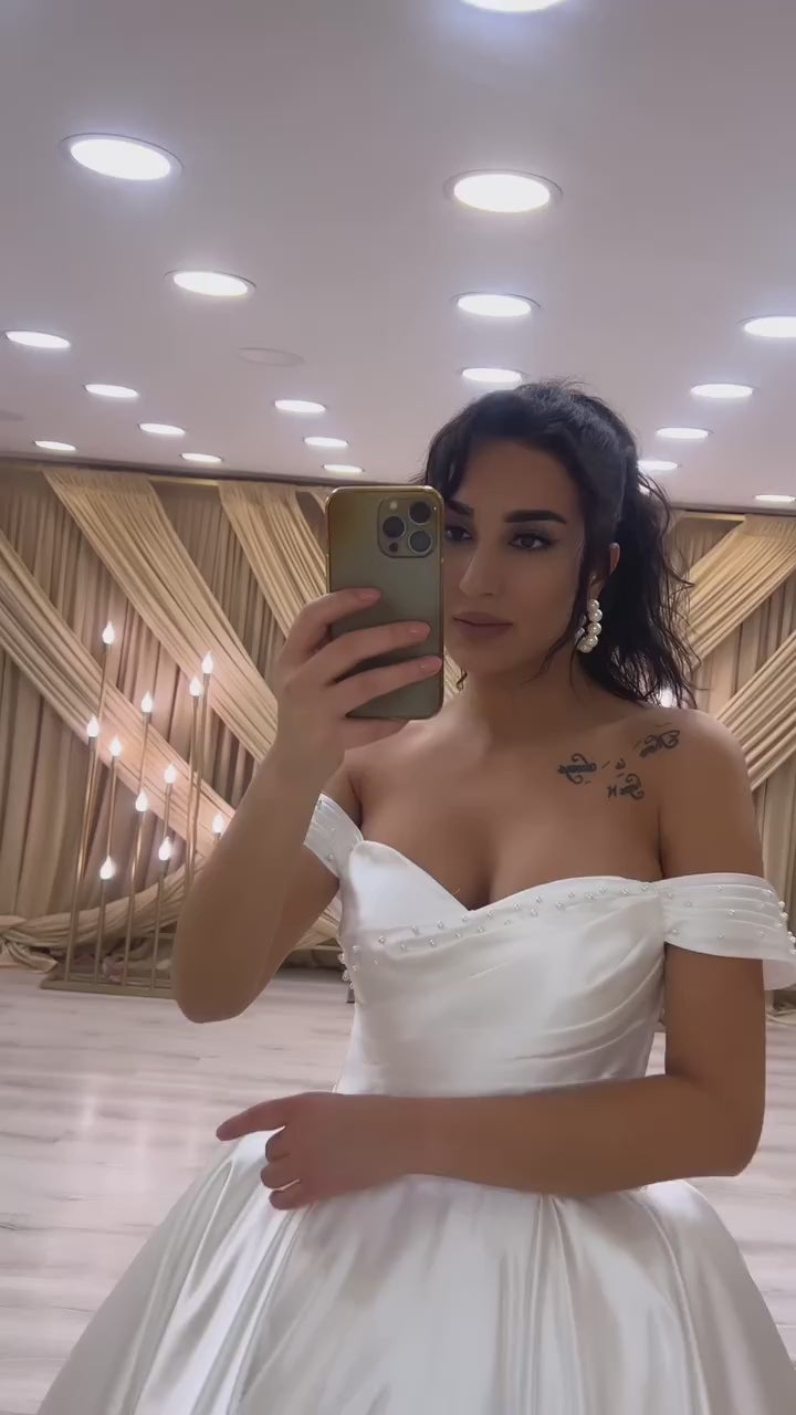 G21-125A - Vestido de novia princesa de encaje marfil con pedrería