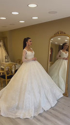 G21-108A - Vestido de novia princesa de encaje marfil con pedrería