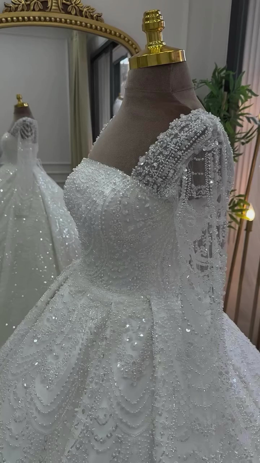 G21-107 Vestido de novia princesa de encaje marfil con cola capilla