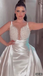 G21-008 Marfil Línea A Encaje Vestido de novia con escote en V con cola capilla