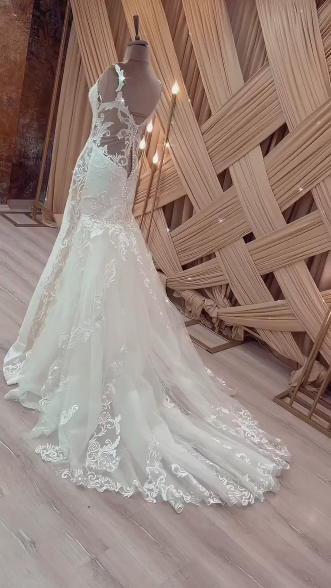 G21-120 Vestido de novia sirena de encaje marfil con cola catedral