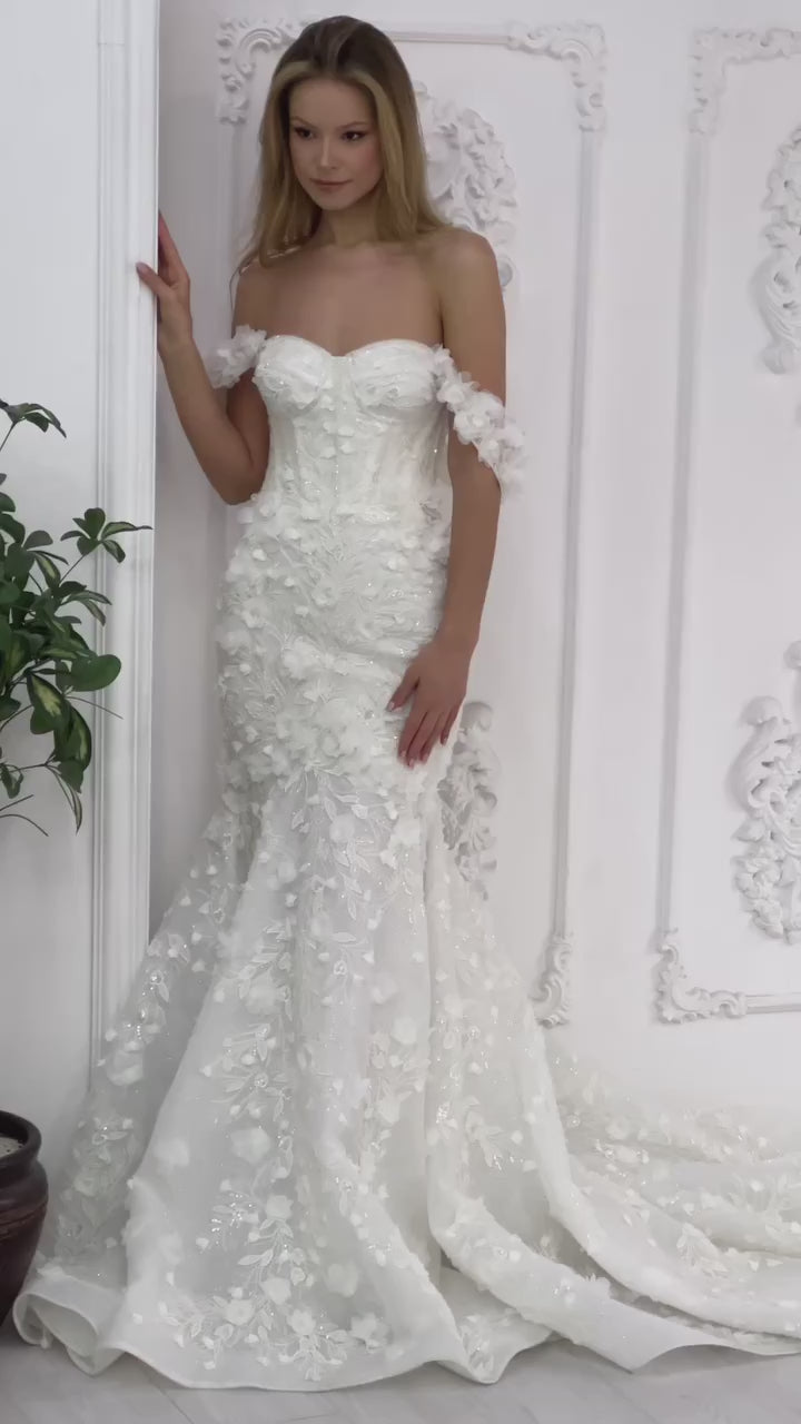 G21-094A - Vestido de novia princesa de encaje marfil con pedrería