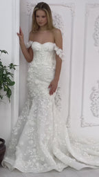 G21-094A - Vestido de novia princesa de encaje marfil con pedrería