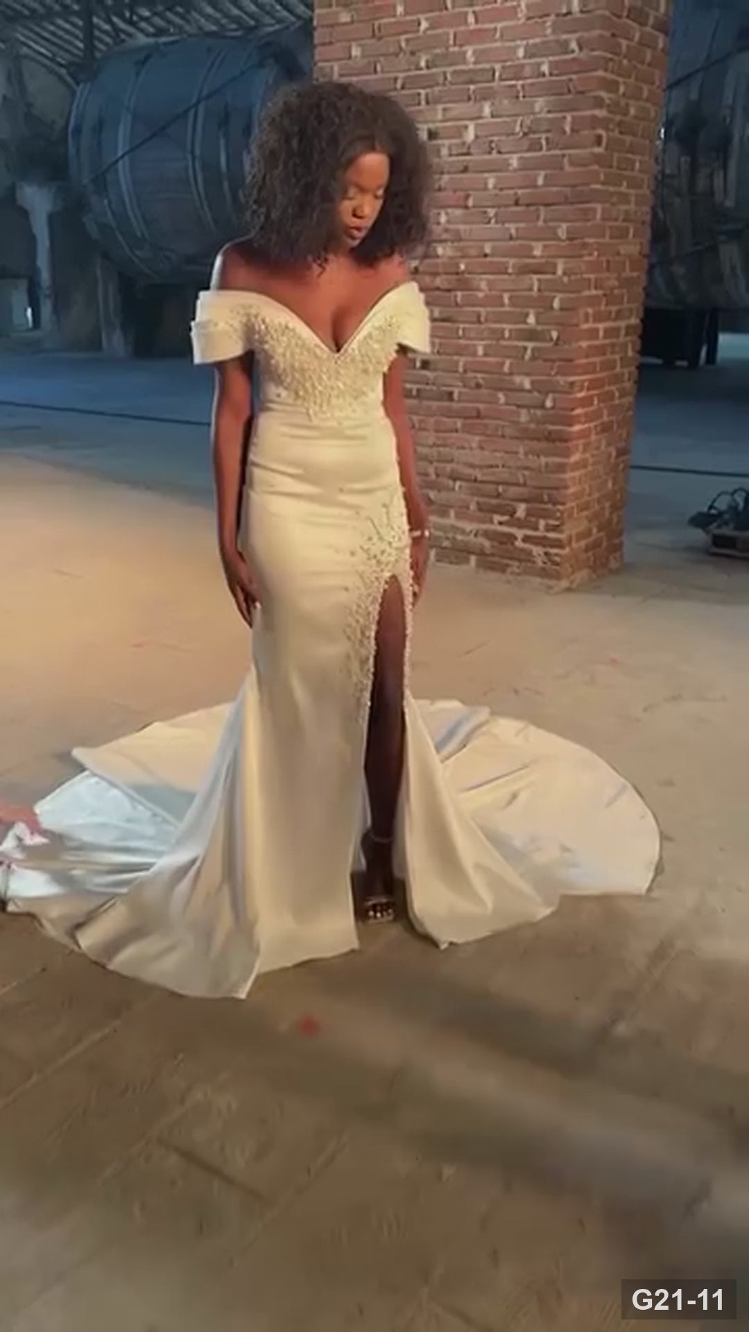 G21-011 Marfil Sirena Encaje Vestido de novia con hombros descubiertos con cola capilla
