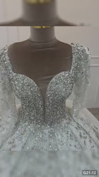 G21-012 Vestido de novia princesa de encaje marfil con cola capilla
