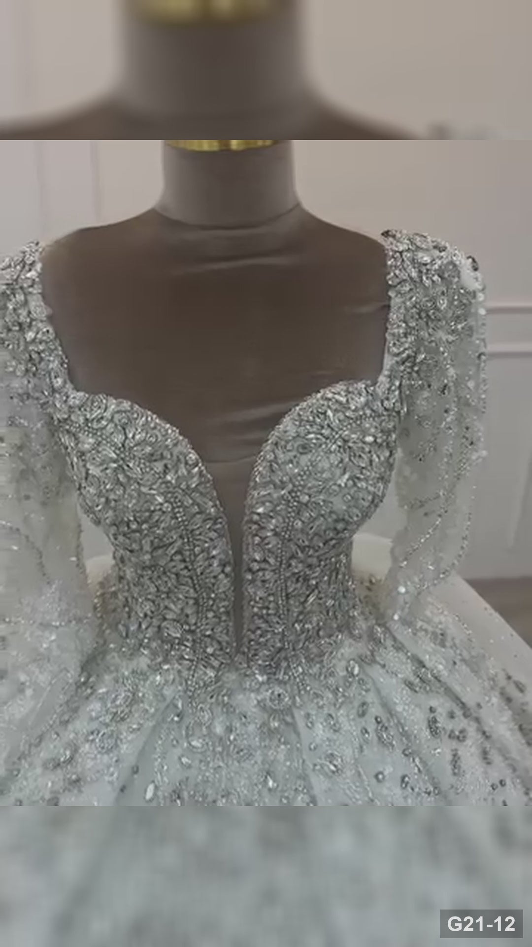 G21-012 Vestido de novia princesa de encaje marfil con cola capilla