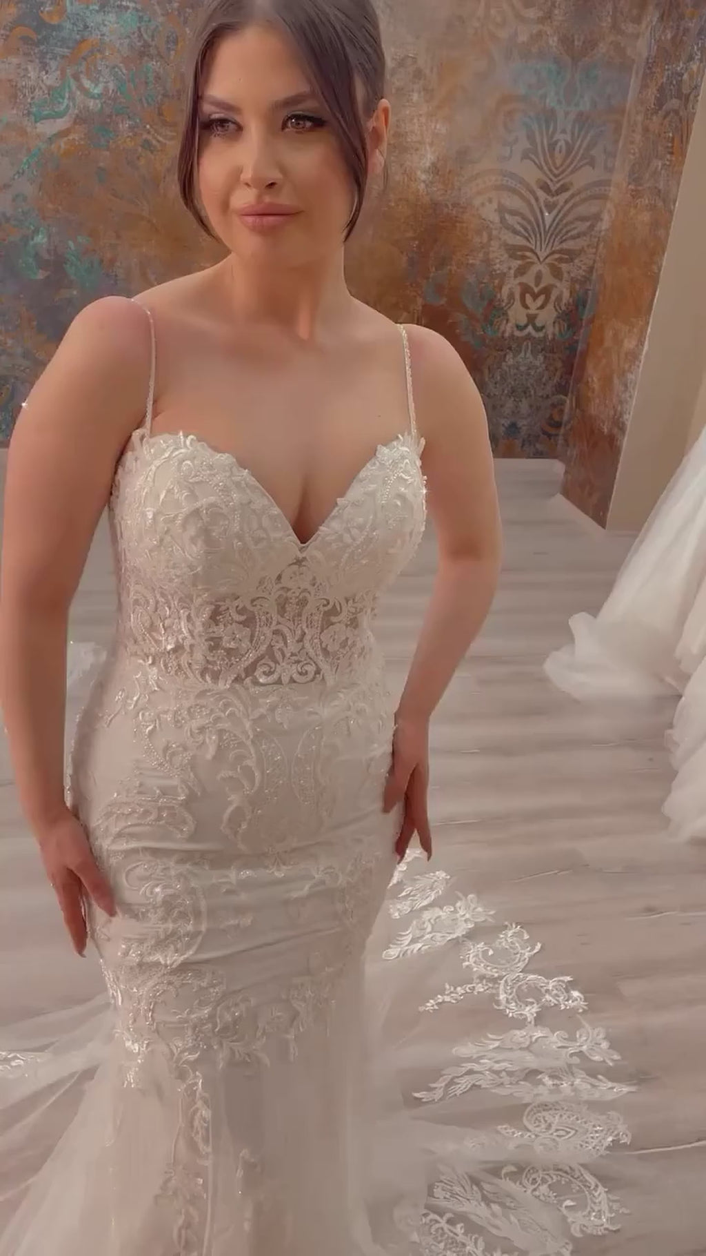 G21-119 Marfil Sirena Encaje Vestido de novia con escote en V con cola capilla
