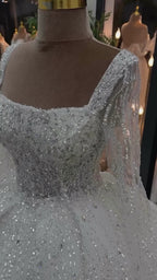 G21-105 Vestido de novia princesa de encaje marfil con cola capilla