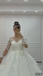 G21-064 Vestido de novia princesa de encaje marfil con cola capilla