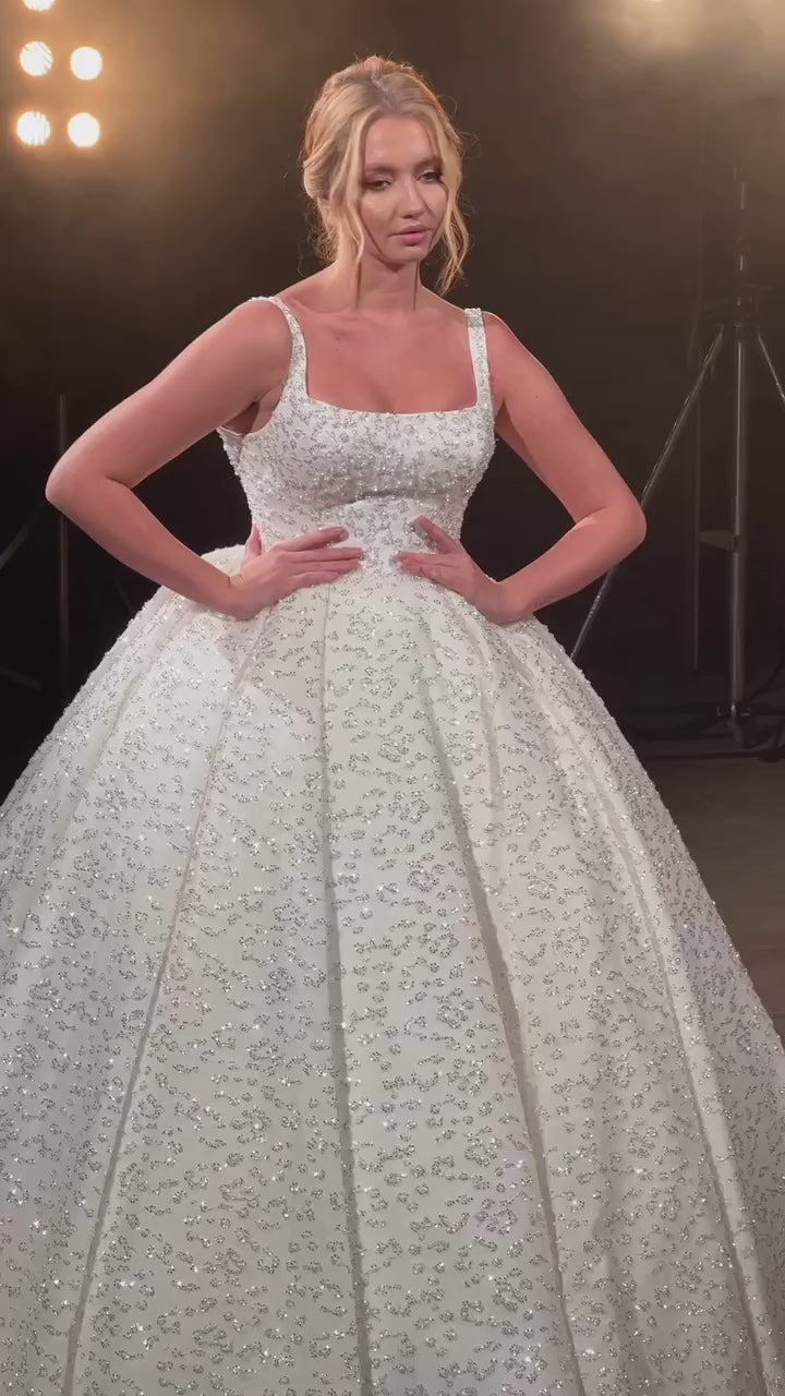G21-136A - Vestido de novia princesa de encaje marfil suave con pedrería