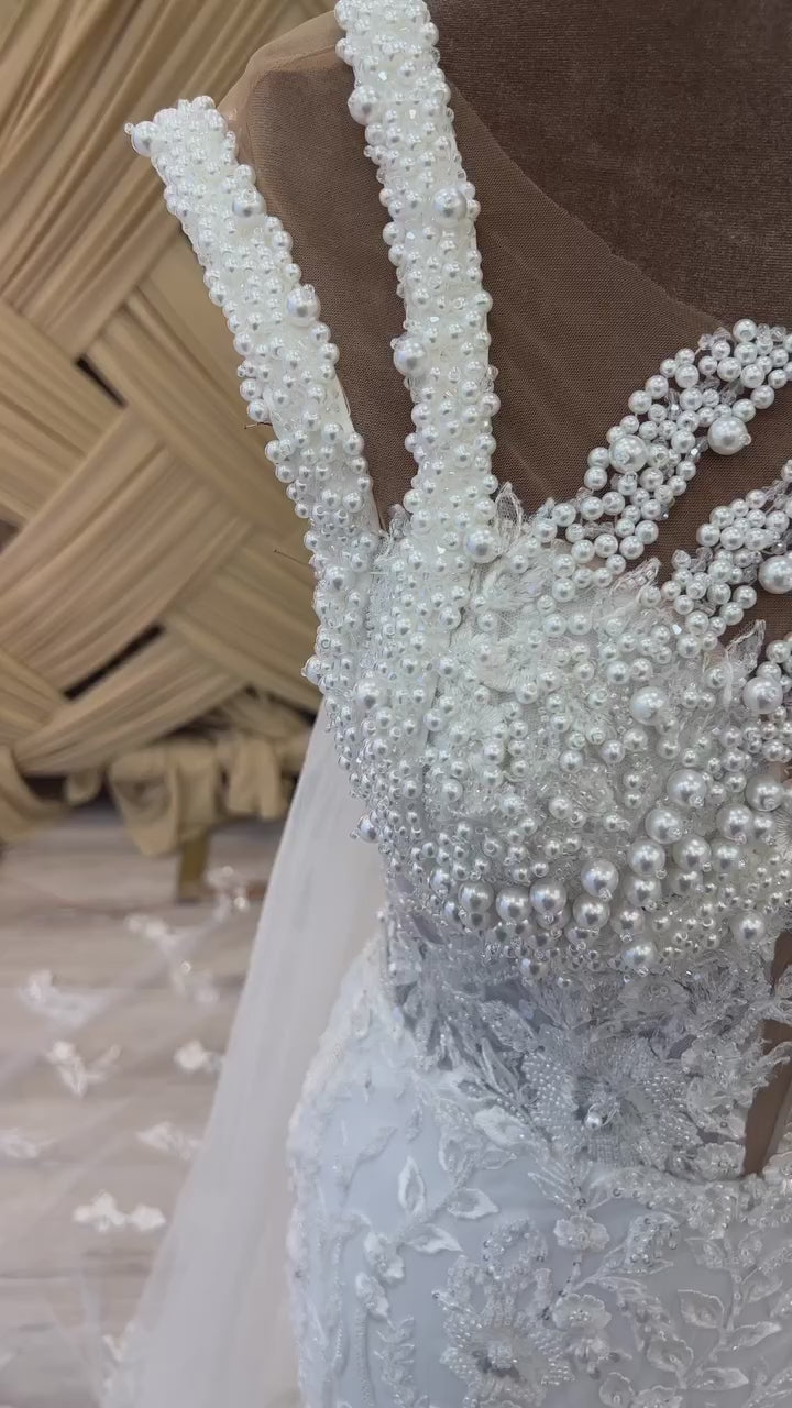 G21-116A - Vestido de novia princesa de encaje marfil suave con pedrería