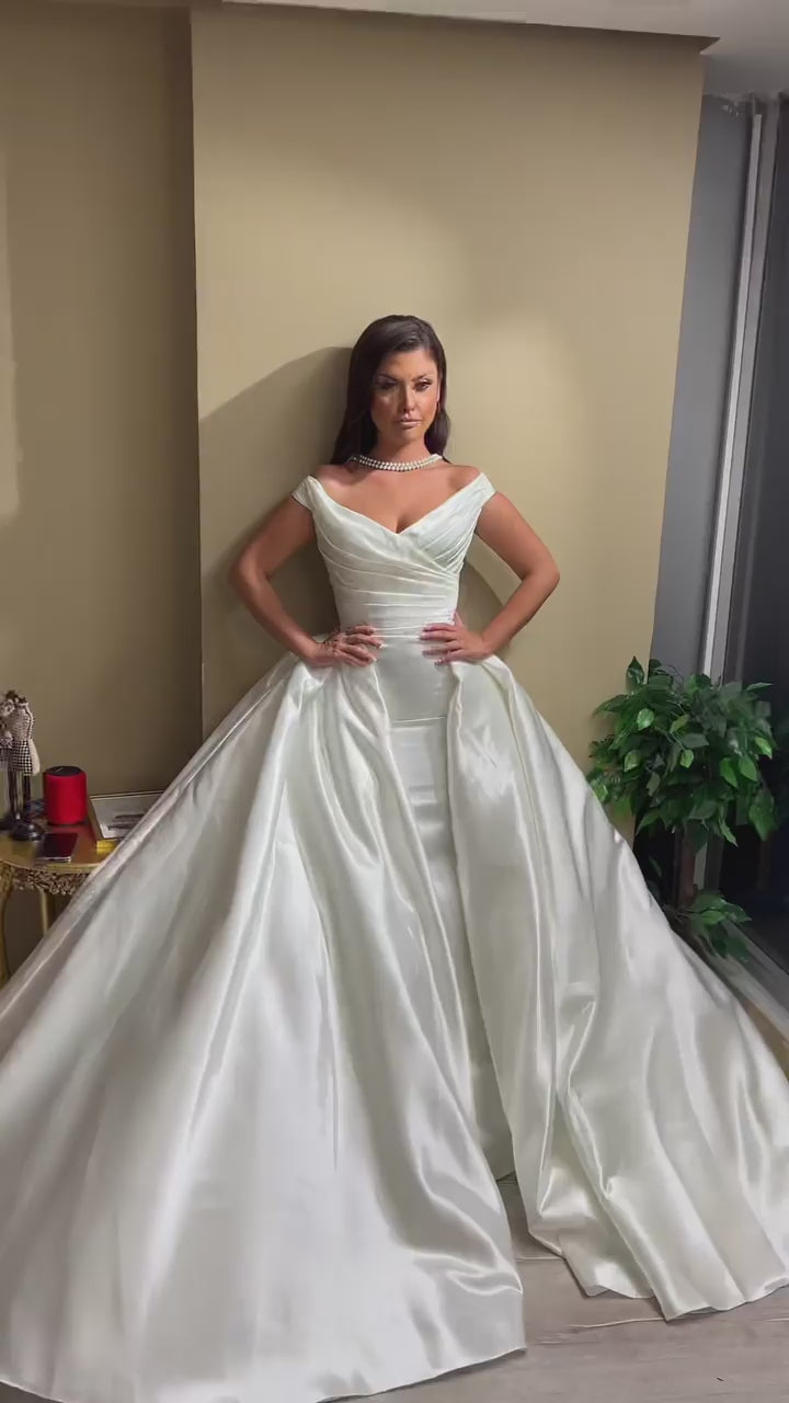 G21-138A - Vestido de novia princesa de encaje marfil suave con pedrería